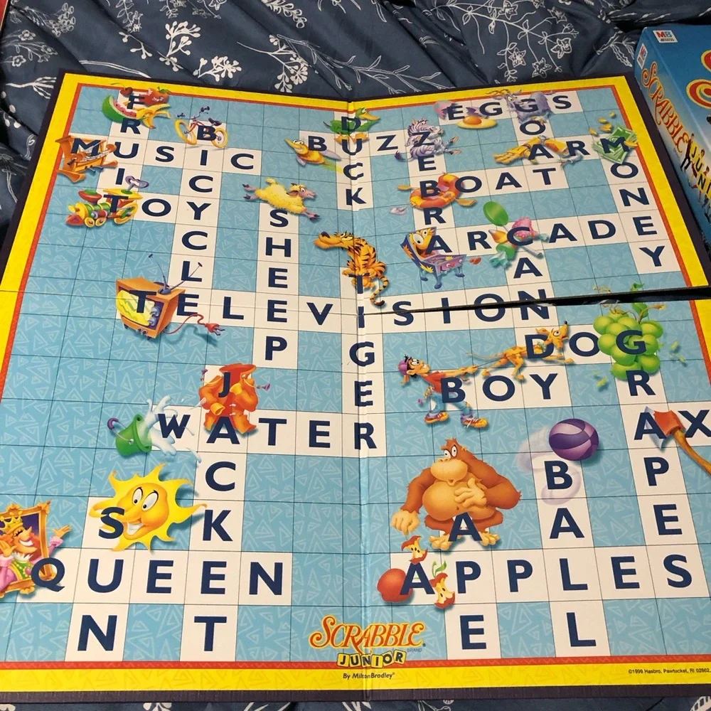 Scrabble Junior First Crossword Game - Milton Bradley‎ 1999 Never Used.